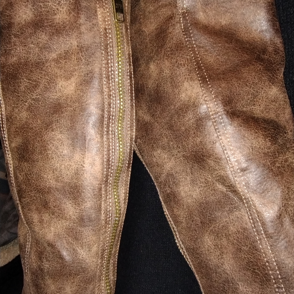 Kohl's brown leather boots. - Picture 7 of 10